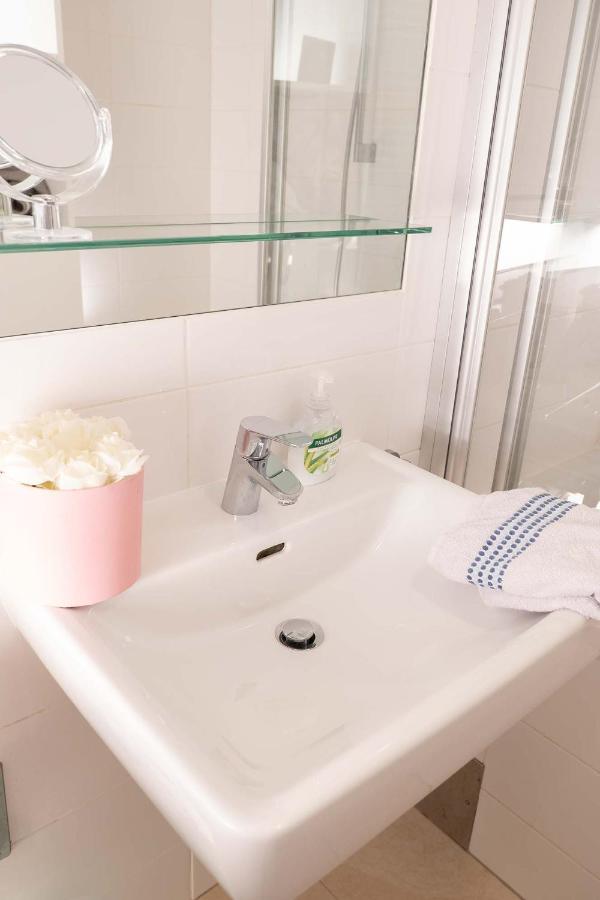 2 Rooms & Balcony - Top Location! Viena Exterior foto